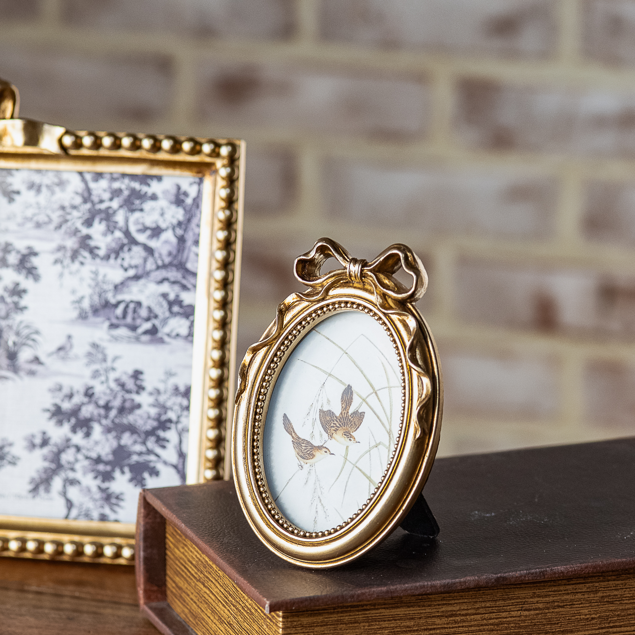 *Inner* 4" Antique Gold Oval Frame