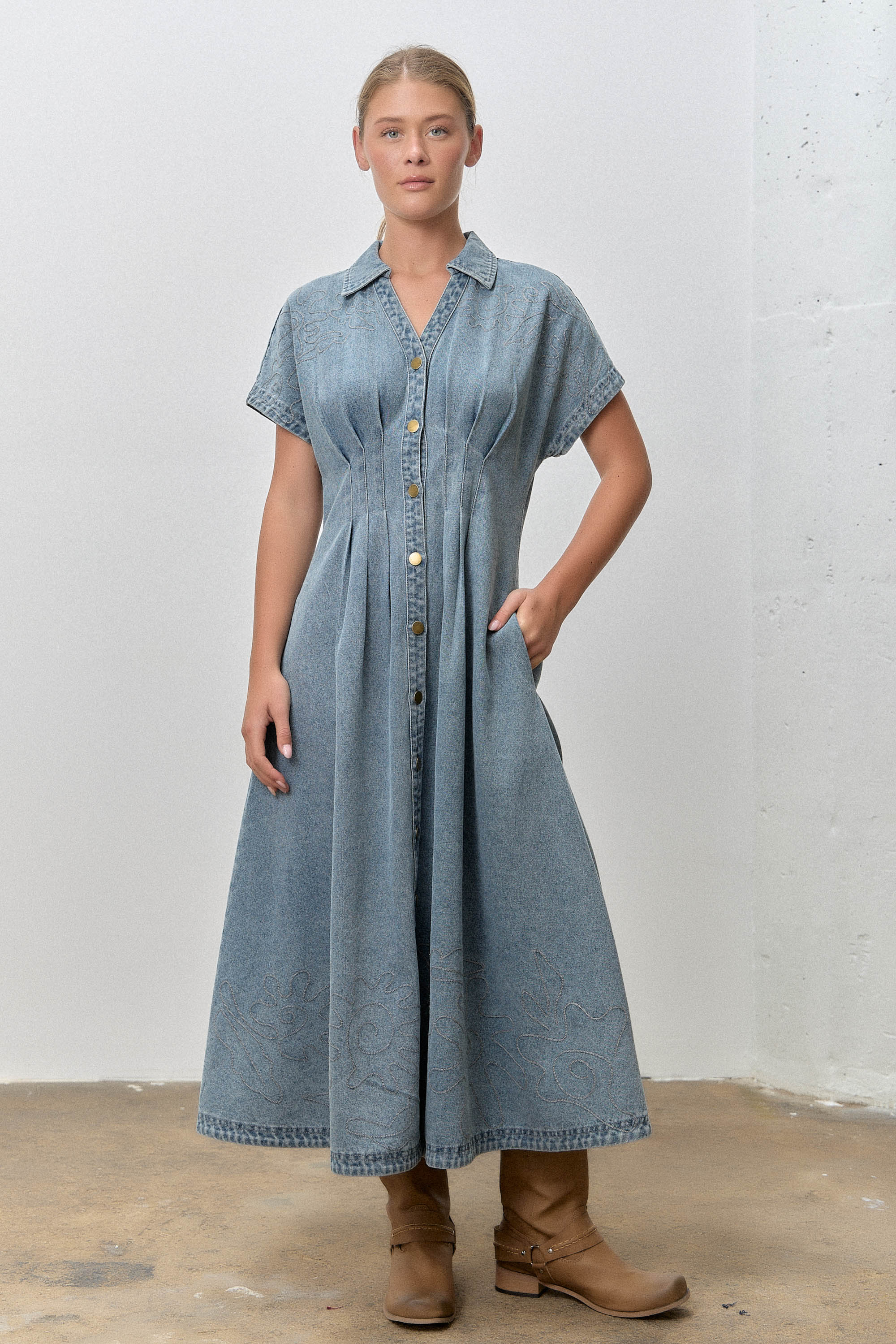 Embroidered Short Sleeve Collar Midi Dress