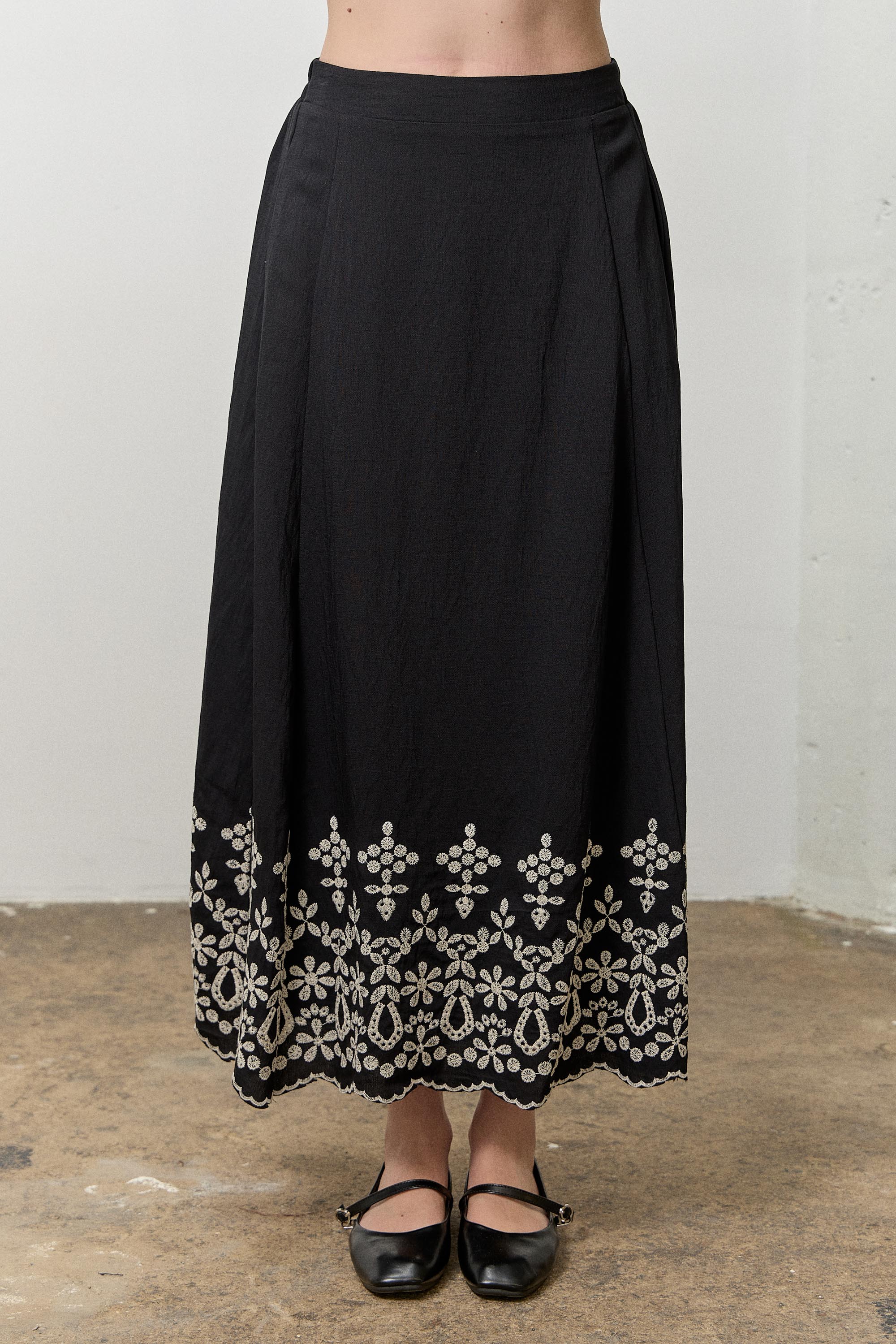 Embroidered Scallop Hem Midi Skirt