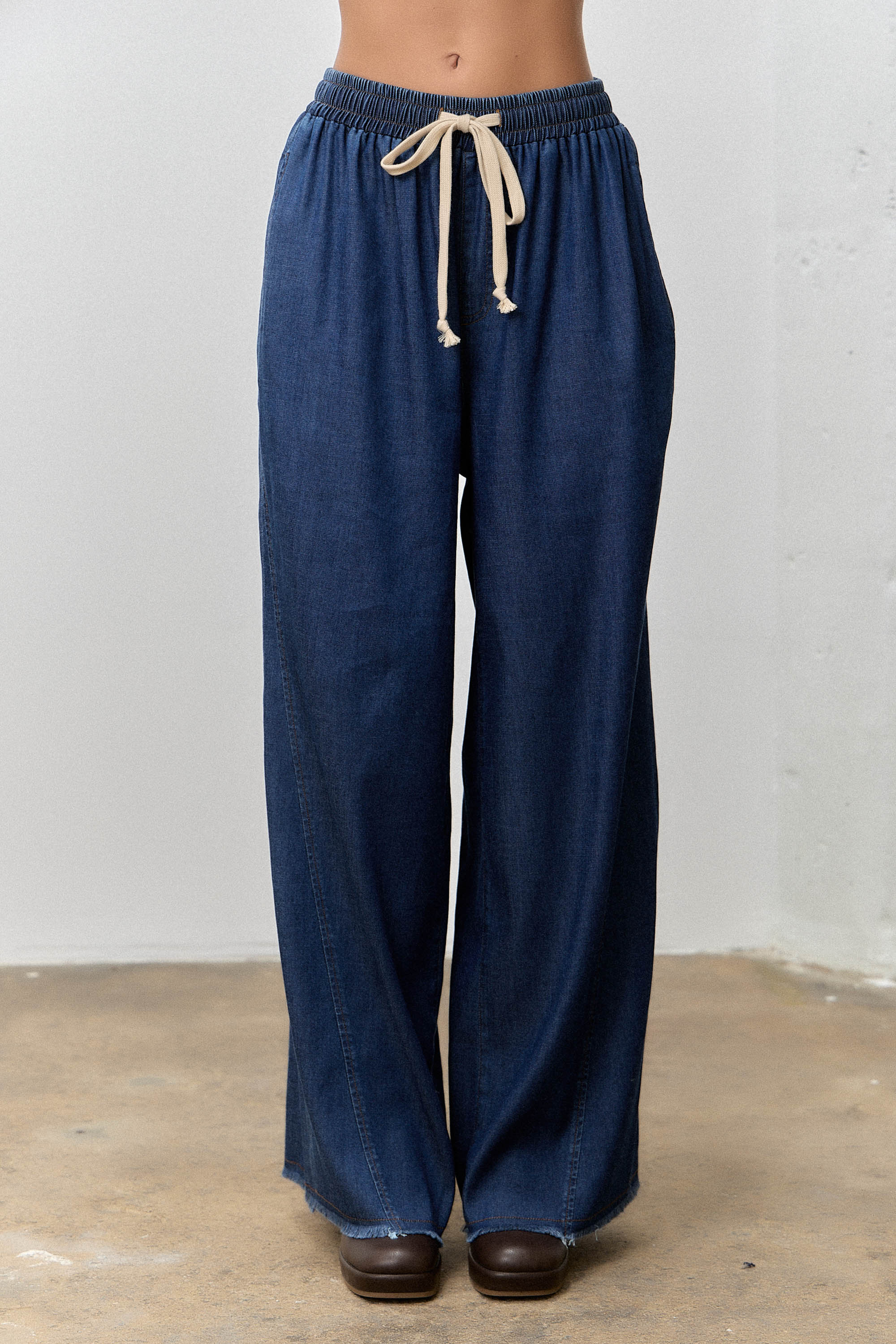 Stretched Chambray Elastic Waist Pants